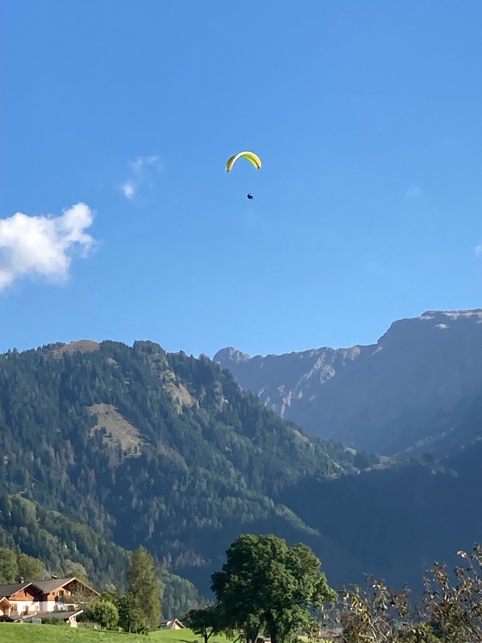 Kim durfte im Urlaub fliegen lernen